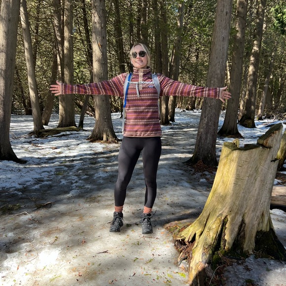 Meet your Posher, Nicole - Picture 2 of 4